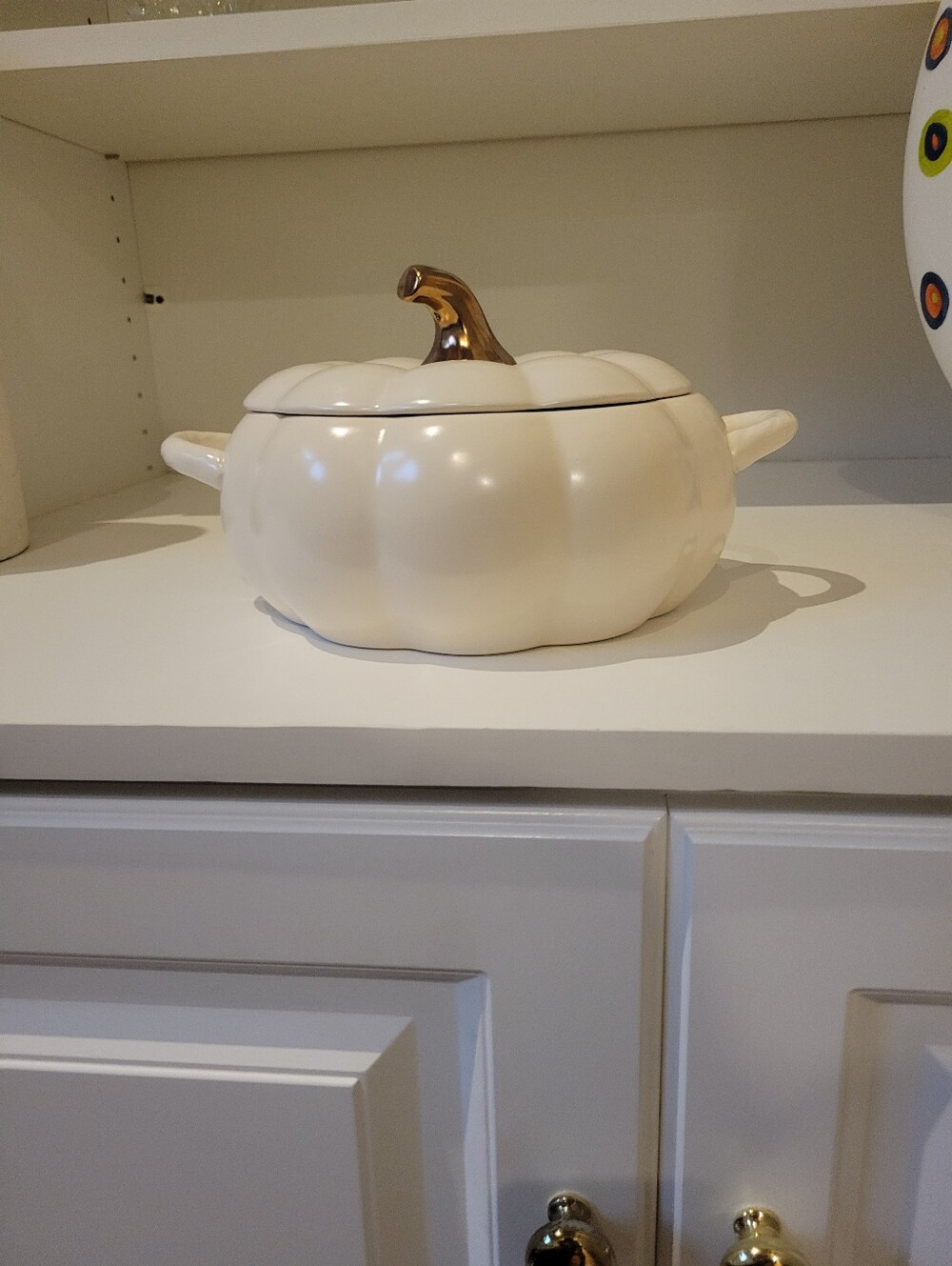 Pfaltzgraff Cream Ceramic Pumpkin Soup Tureen with Gold Stem Lid, 2 Qt